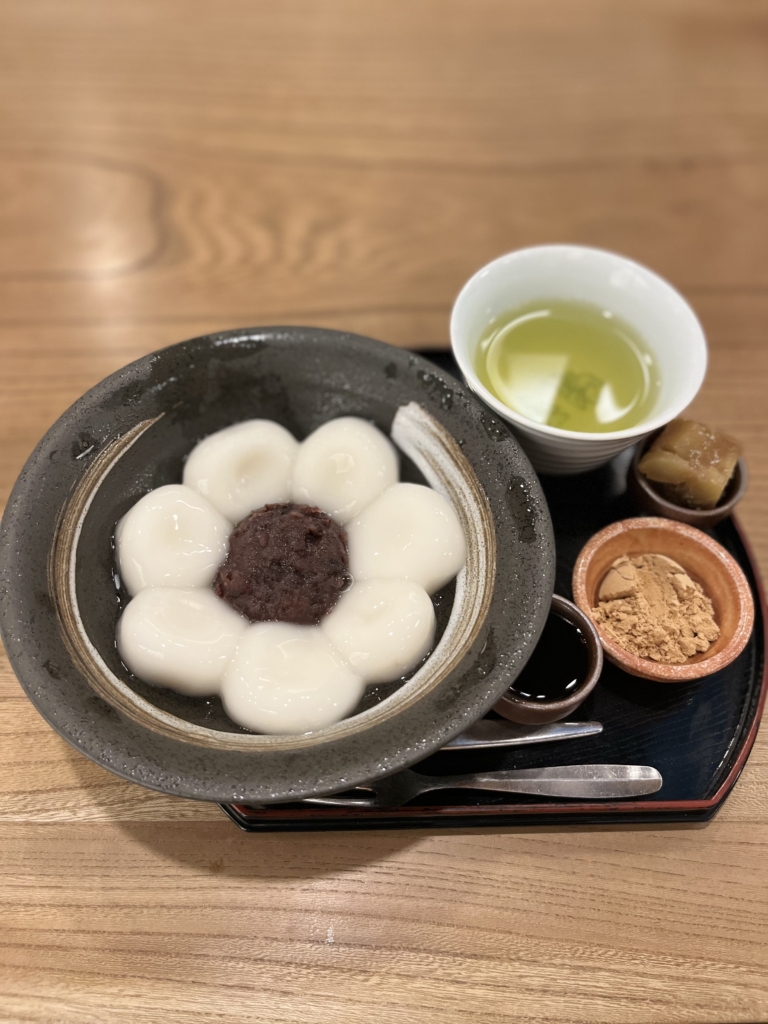 小倉白玉
雀おどり総本店
餡
白玉
名古屋名物
きな粉
黒蜜